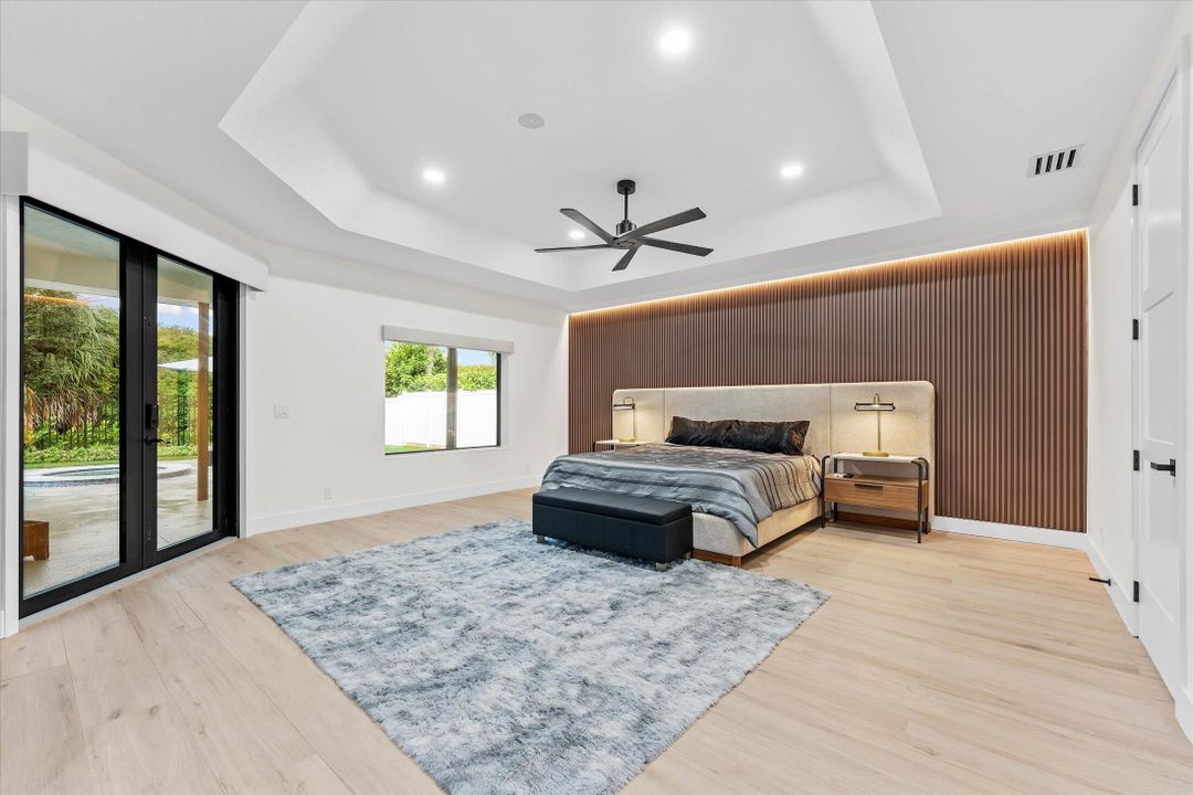 合同活跃: $1,895,000 (4 贝兹, 4 浴室, 3707 平方英尺)