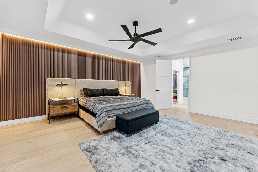 合同活跃: $1,895,000 (4 贝兹, 4 浴室, 3707 平方英尺)