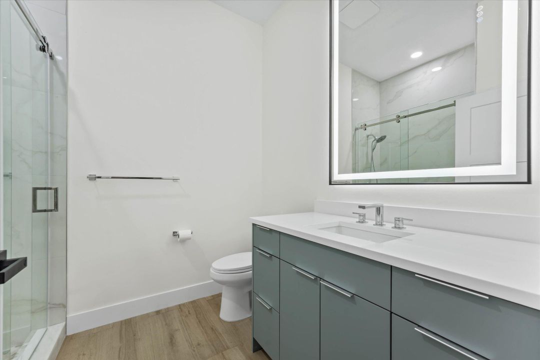 合同活跃: $1,895,000 (4 贝兹, 4 浴室, 3707 平方英尺)