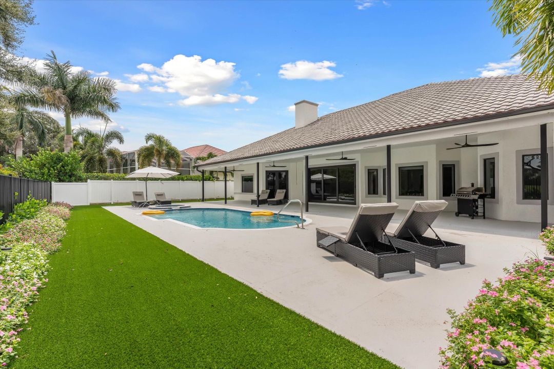 合同活跃: $1,895,000 (4 贝兹, 4 浴室, 3707 平方英尺)