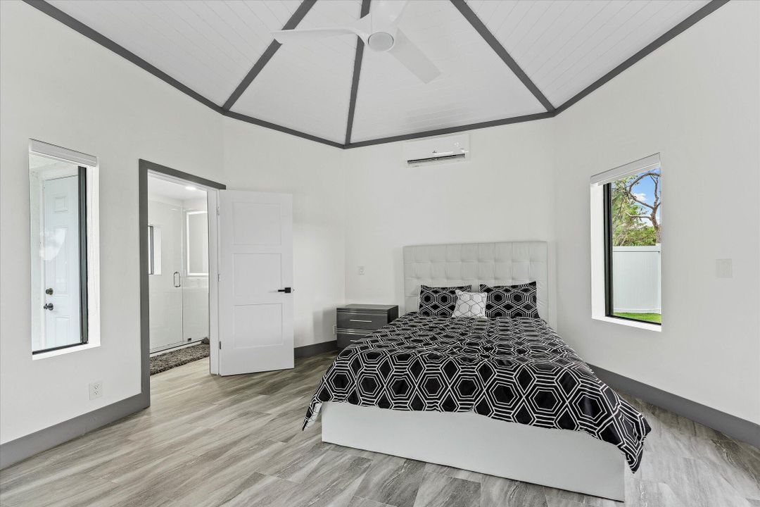 合同活跃: $1,895,000 (4 贝兹, 4 浴室, 3707 平方英尺)