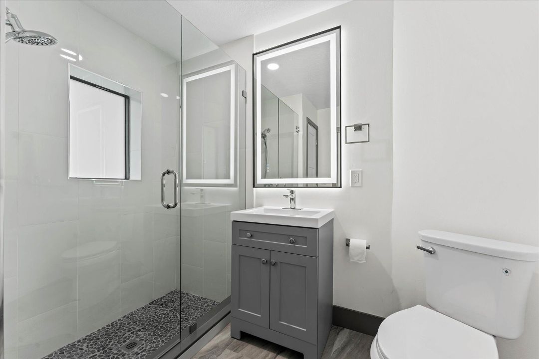 合同活跃: $1,895,000 (4 贝兹, 4 浴室, 3707 平方英尺)