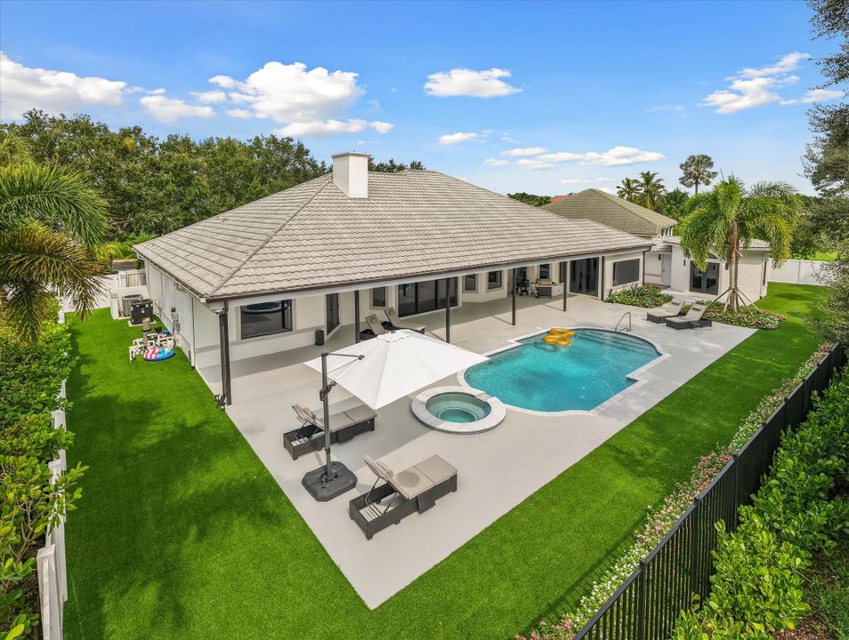 合同活跃: $1,895,000 (4 贝兹, 4 浴室, 3707 平方英尺)