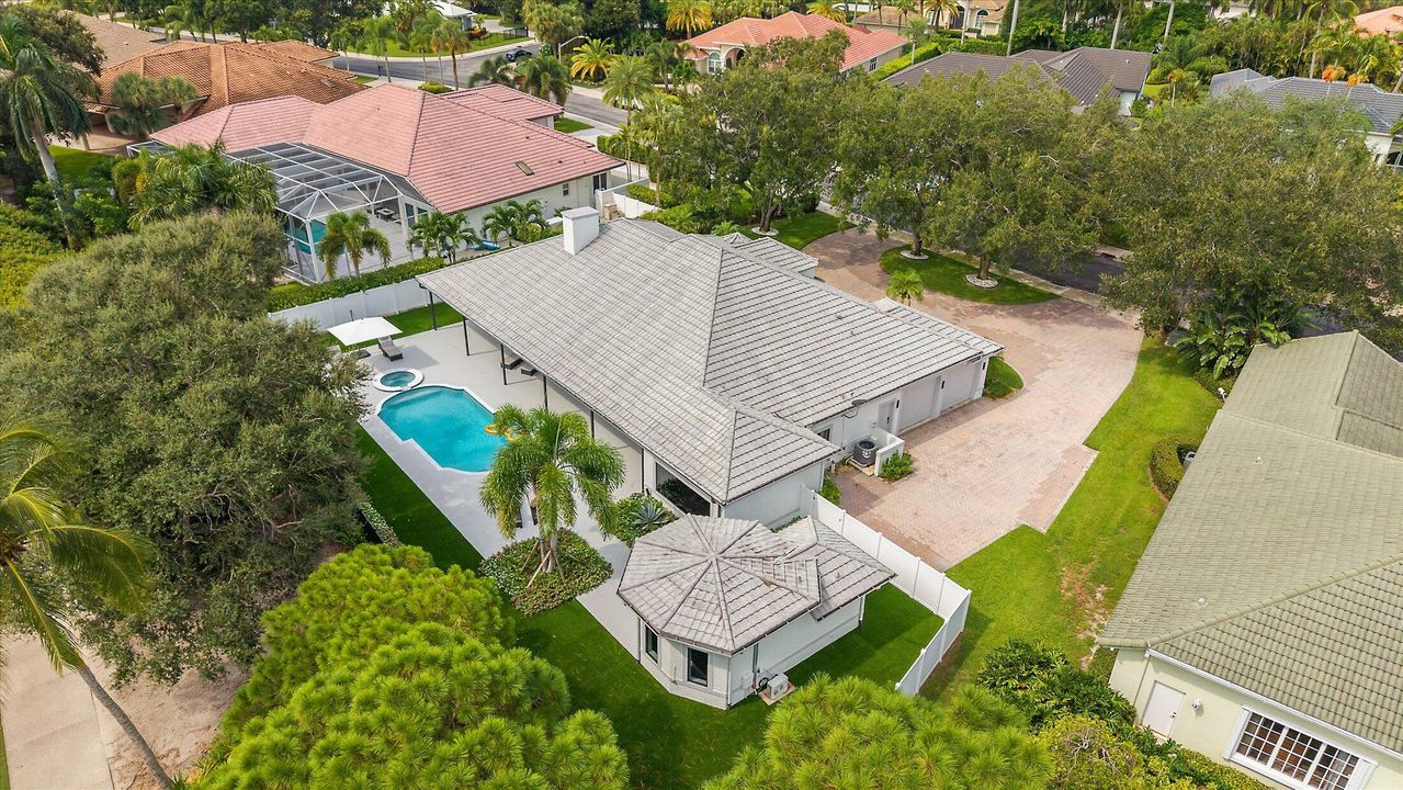 合同活跃: $1,895,000 (4 贝兹, 4 浴室, 3707 平方英尺)