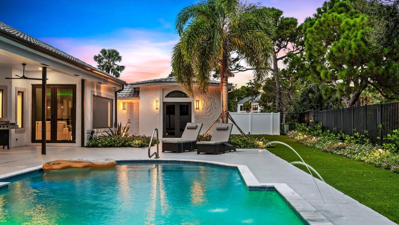 合同活跃: $1,895,000 (4 贝兹, 4 浴室, 3707 平方英尺)