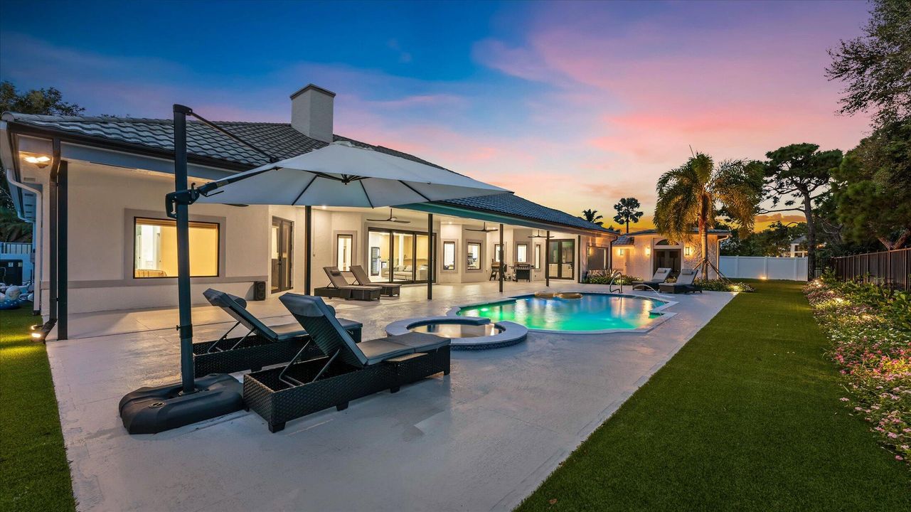 合同活跃: $1,895,000 (4 贝兹, 4 浴室, 3707 平方英尺)