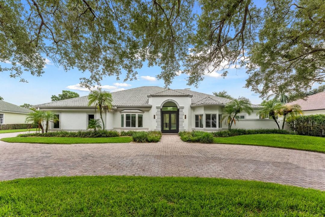 合同活跃: $1,895,000 (4 贝兹, 4 浴室, 3707 平方英尺)