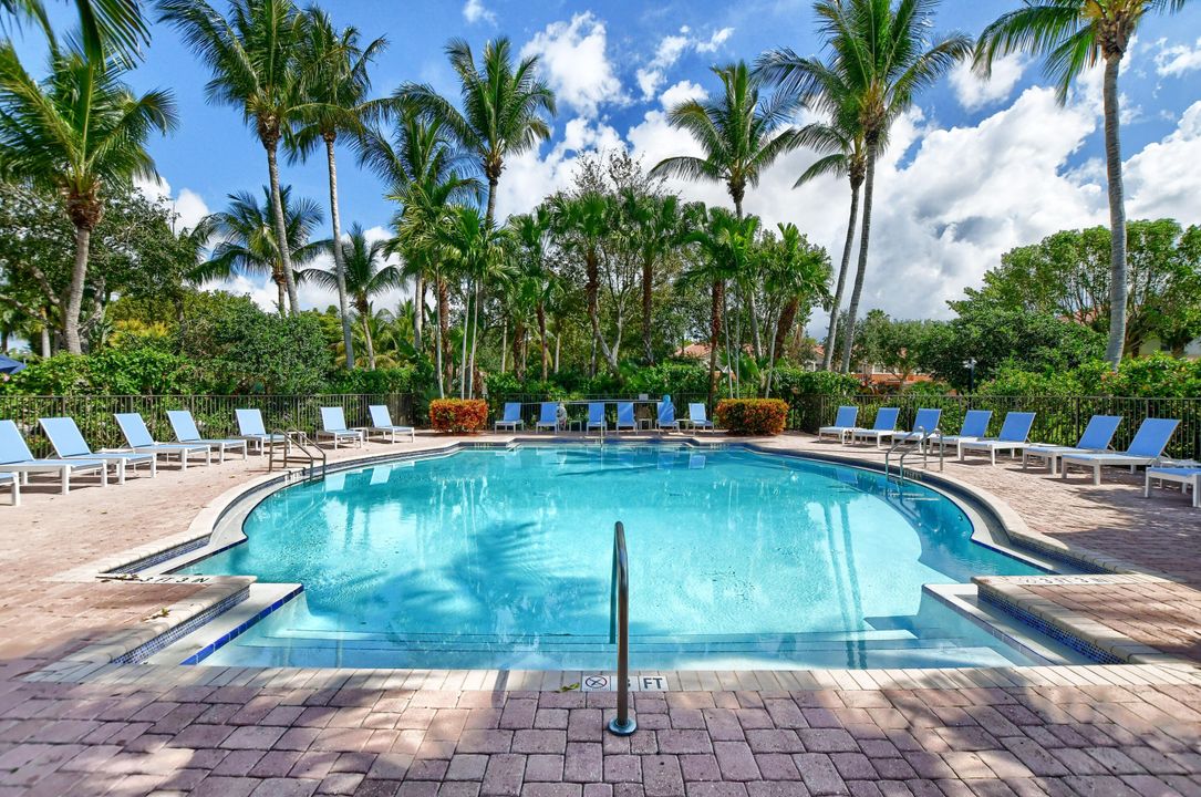 合同活跃: $3,000 (4 贝兹, 3 浴室, 1877 平方英尺)