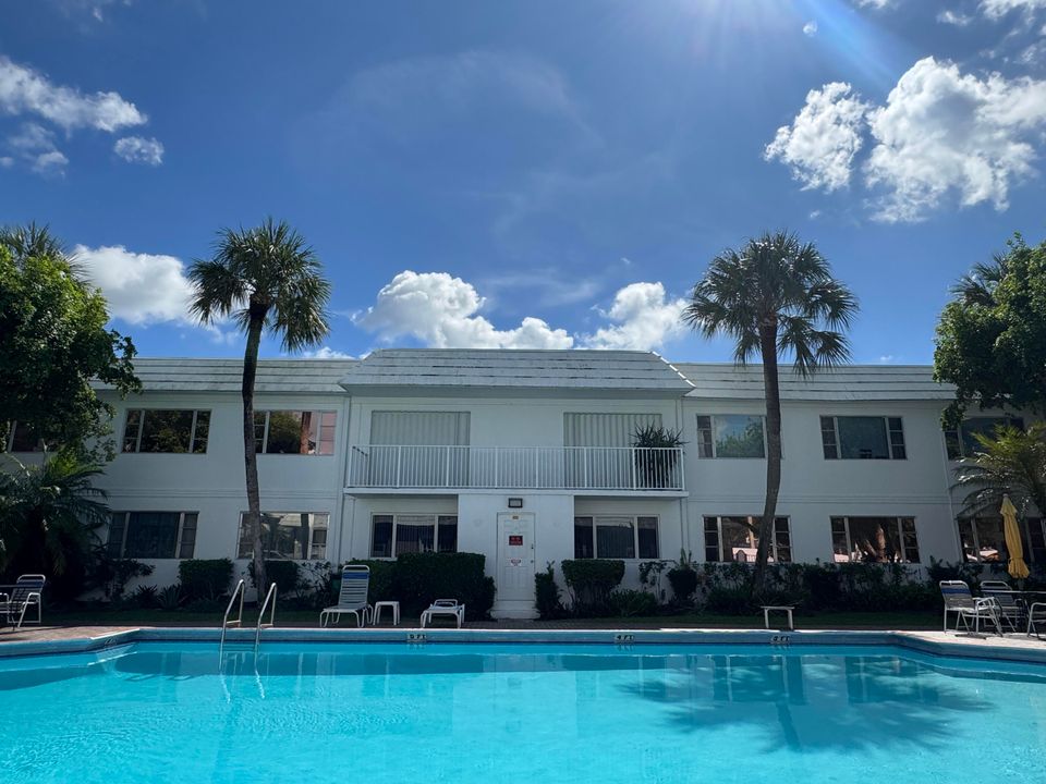 最近售出: $98,900 (1 贝兹, 1 浴室, 756 平方英尺)