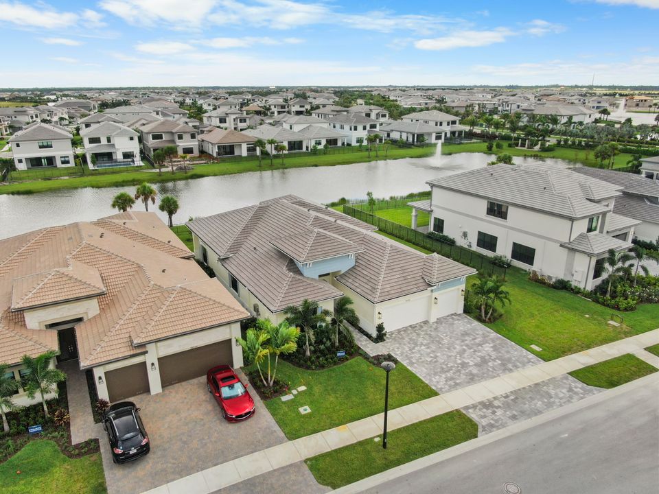 Recently Rented: $5,750 (4 beds, 4 baths, 3240 Square Feet)