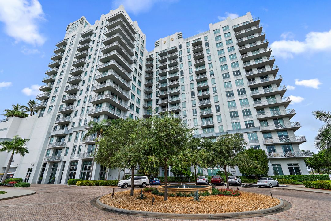 Recently Rented: $3,250 (2 beds, 2 baths, 1705 Square Feet)