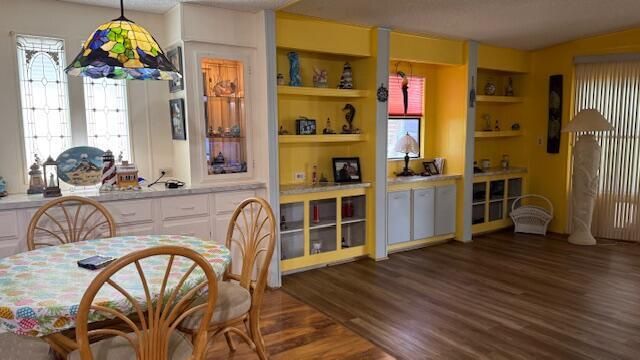 待售: $279,900 (2 贝兹, 2 浴室, 1485 平方英尺)