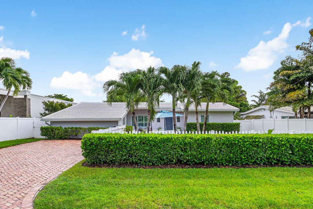 Active With Contract: $1,249,000 (3 beds, 2 baths, 1821 Square Feet)