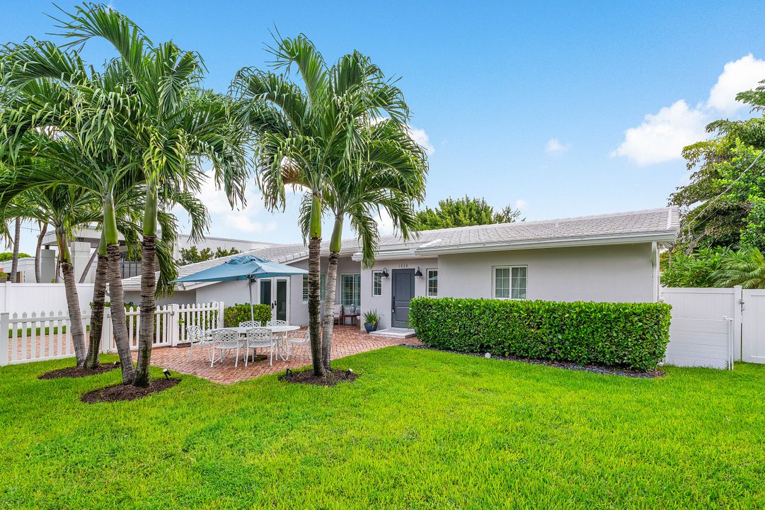 Active With Contract: $1,249,000 (3 beds, 2 baths, 1821 Square Feet)