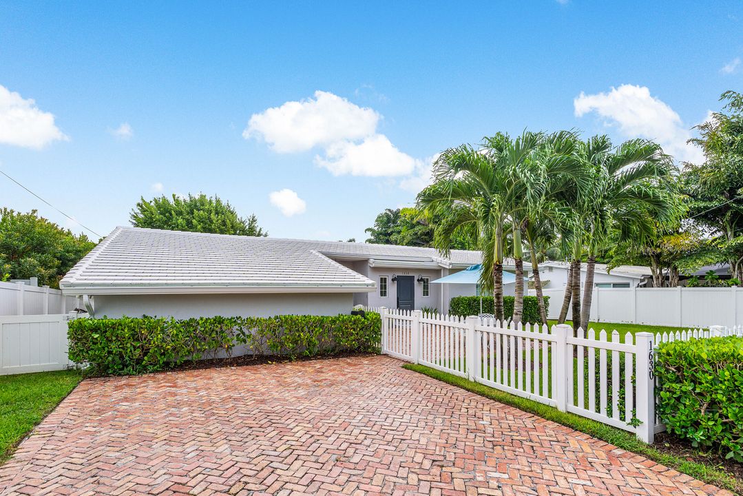 Active With Contract: $1,249,000 (3 beds, 2 baths, 1821 Square Feet)