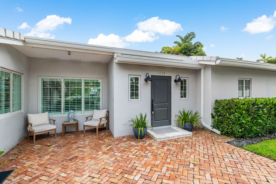 Active With Contract: $1,249,000 (3 beds, 2 baths, 1821 Square Feet)