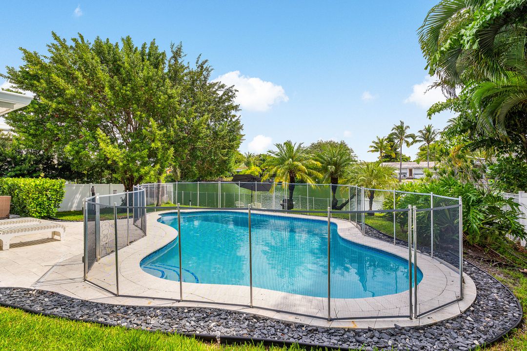 Active With Contract: $1,249,000 (3 beds, 2 baths, 1821 Square Feet)