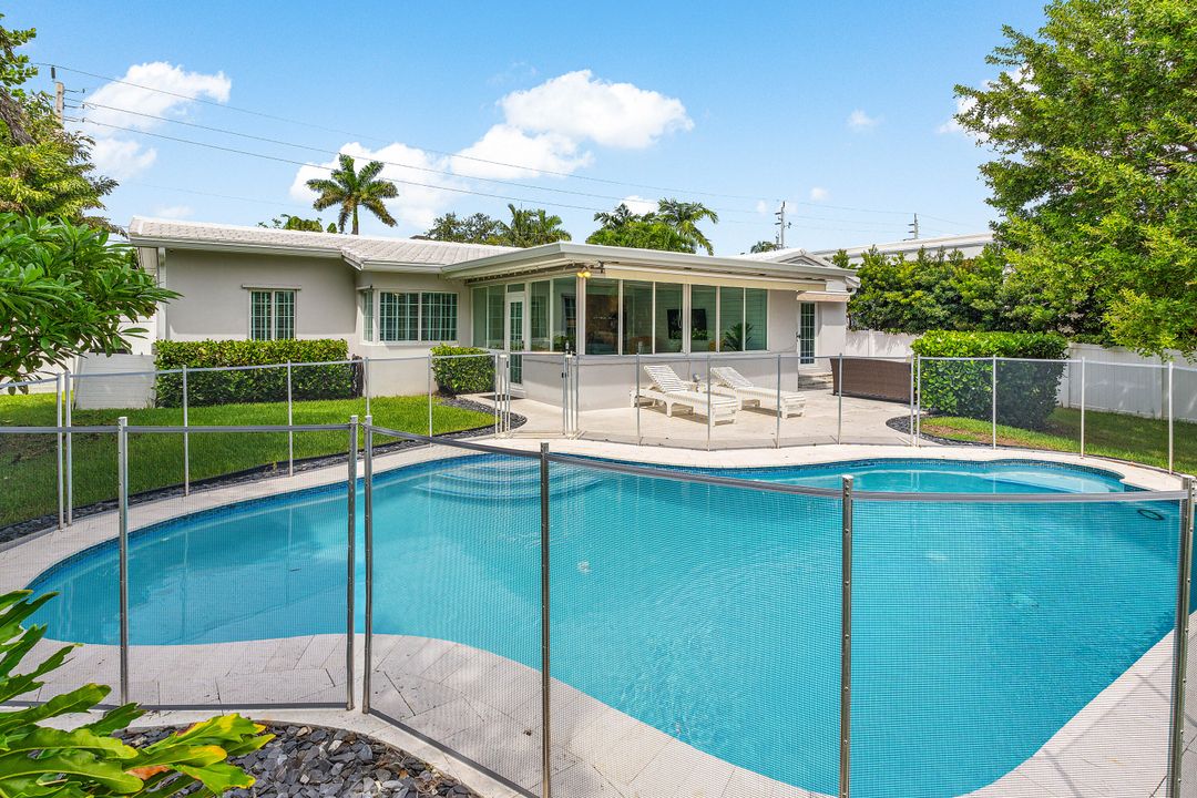 Active With Contract: $1,249,000 (3 beds, 2 baths, 1821 Square Feet)