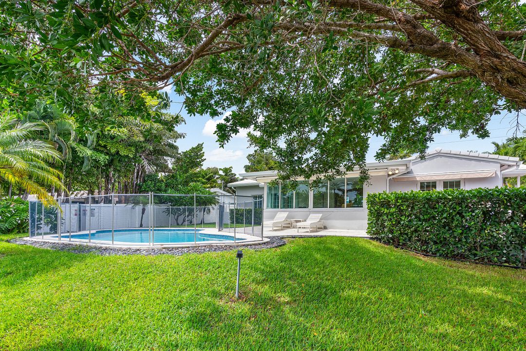 Active With Contract: $1,249,000 (3 beds, 2 baths, 1821 Square Feet)