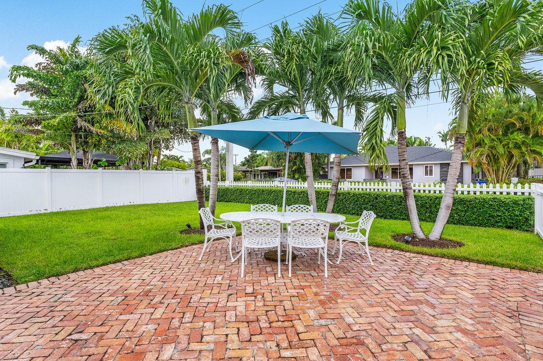 Active With Contract: $1,249,000 (3 beds, 2 baths, 1821 Square Feet)