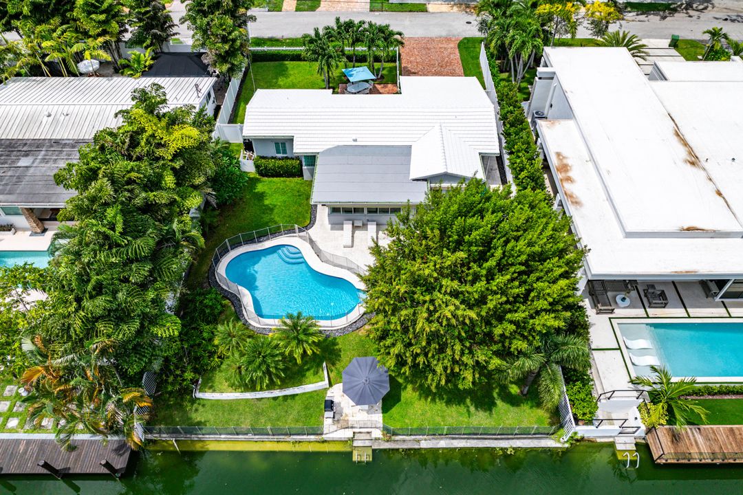 Active With Contract: $1,249,000 (3 beds, 2 baths, 1821 Square Feet)