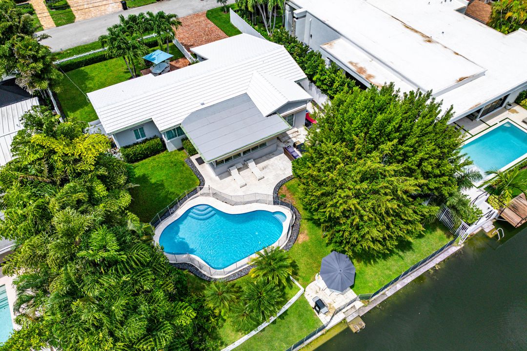 Active With Contract: $1,249,000 (3 beds, 2 baths, 1821 Square Feet)