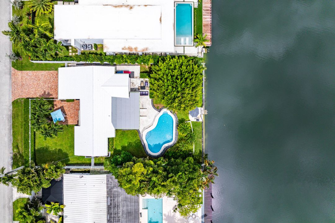 Active With Contract: $1,249,000 (3 beds, 2 baths, 1821 Square Feet)