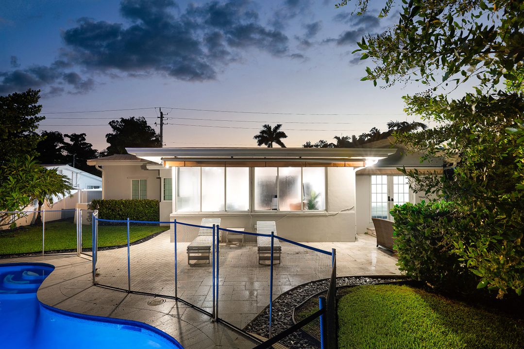 Active With Contract: $1,249,000 (3 beds, 2 baths, 1821 Square Feet)