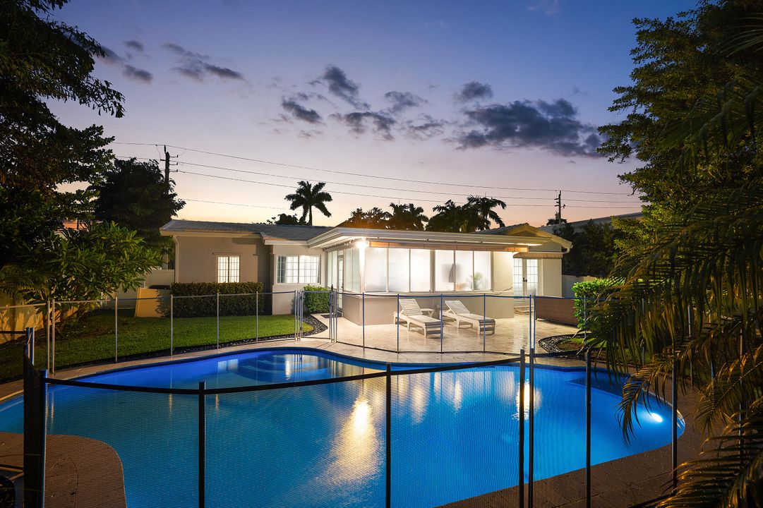 Active With Contract: $1,249,000 (3 beds, 2 baths, 1821 Square Feet)