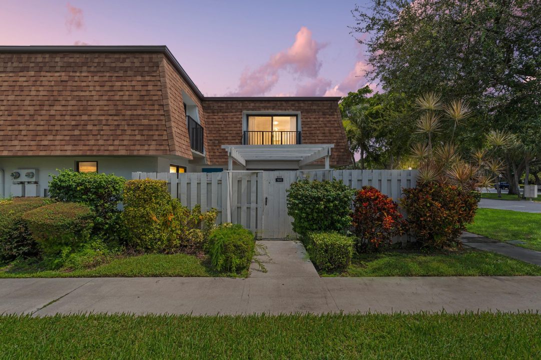 На продажу: $365,000 (2 спален, 2 ванн, 1168 Квадратных фут)