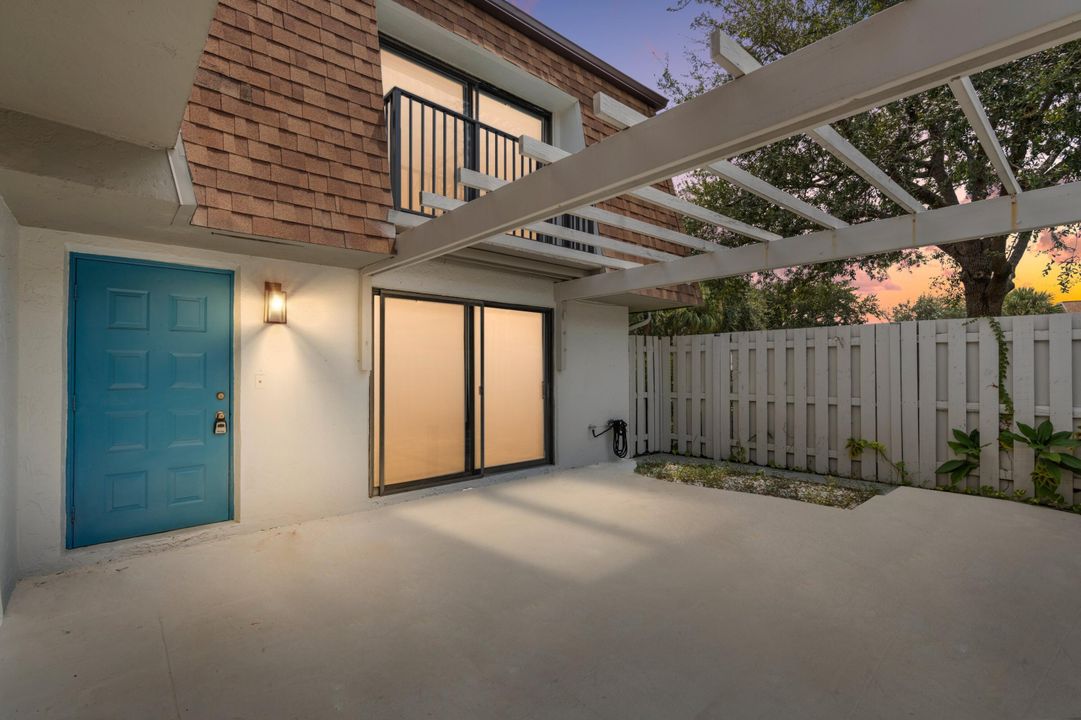 На продажу: $365,000 (2 спален, 2 ванн, 1168 Квадратных фут)