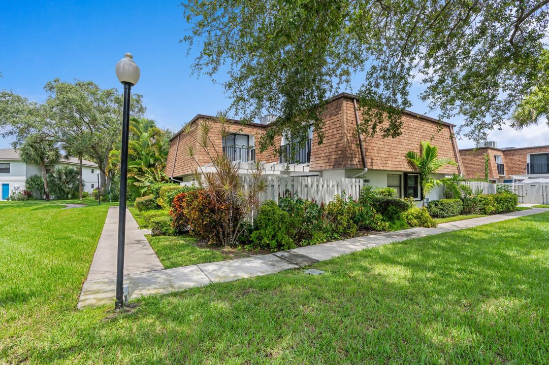 На продажу: $365,000 (2 спален, 2 ванн, 1168 Квадратных фут)