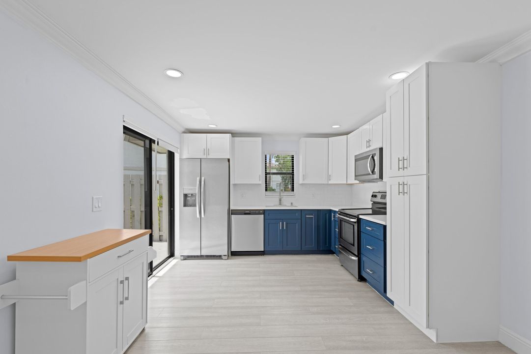 На продажу: $365,000 (2 спален, 2 ванн, 1168 Квадратных фут)