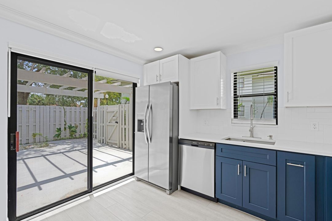 На продажу: $365,000 (2 спален, 2 ванн, 1168 Квадратных фут)