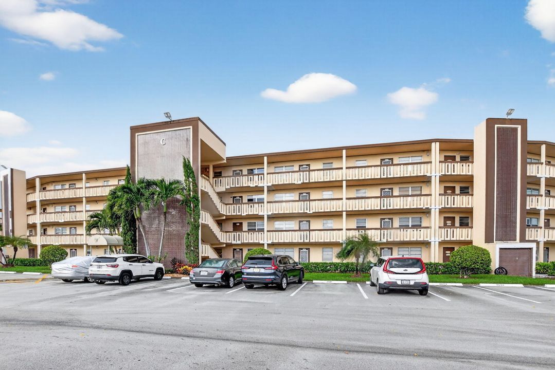 Activo con contrato: $229,000 (2 camas, 2 baños, 896 Pies cuadrados)