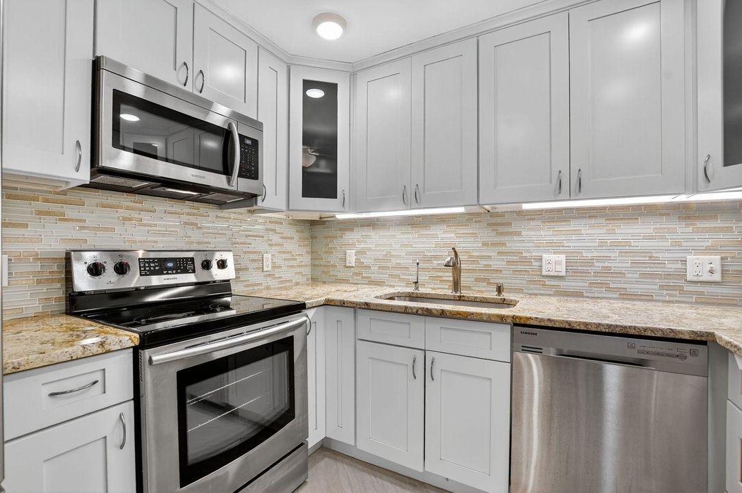 Activo con contrato: $229,000 (2 camas, 2 baños, 896 Pies cuadrados)