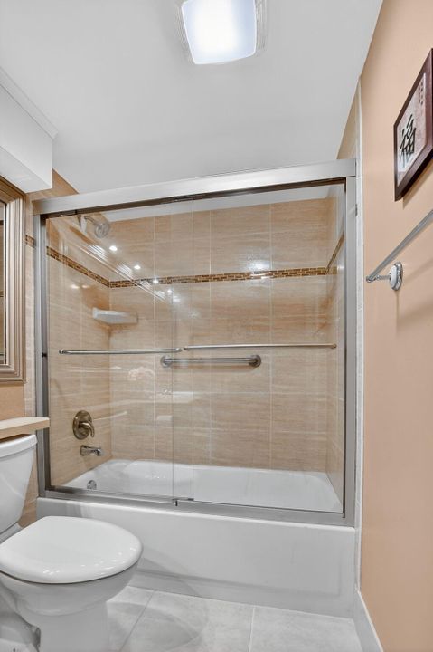 Activo con contrato: $229,000 (2 camas, 2 baños, 896 Pies cuadrados)