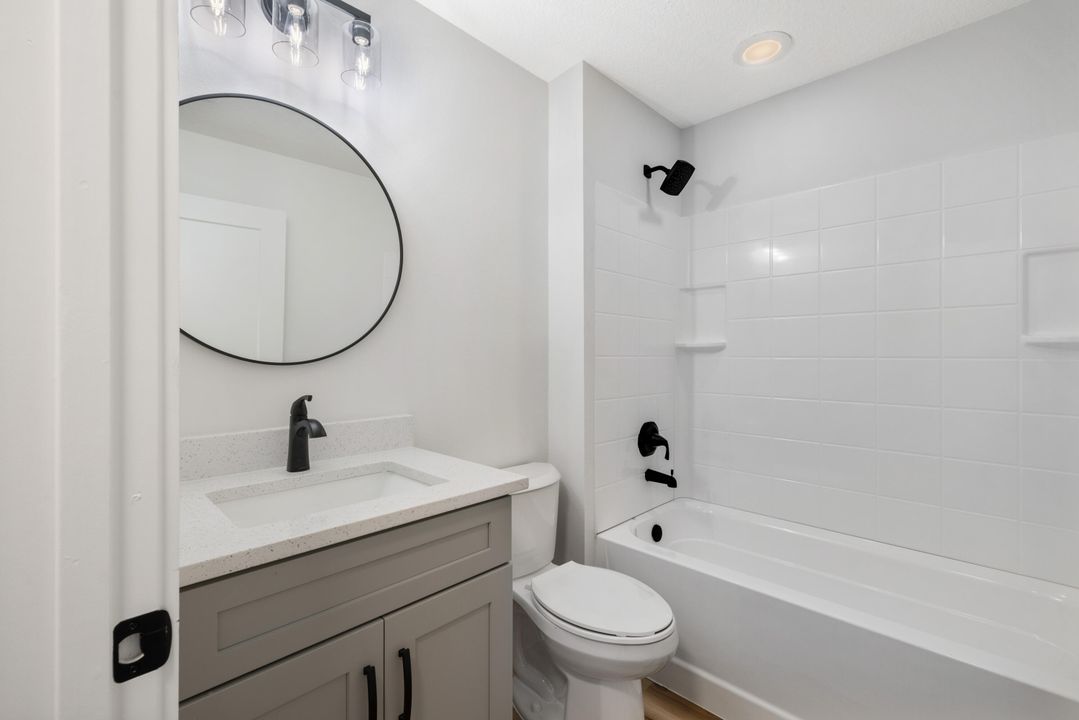 Activo con contrato: $2,400 (3 camas, 2 baños, 1805 Pies cuadrados)