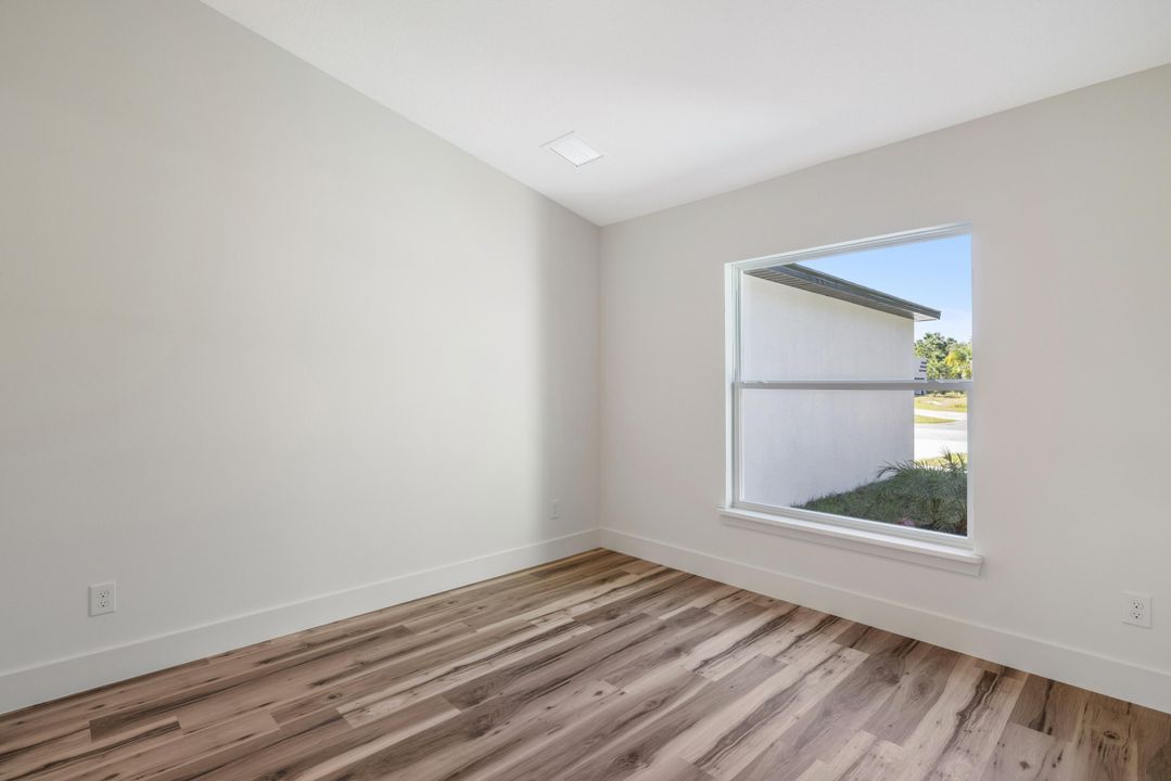 Activo con contrato: $2,400 (3 camas, 2 baños, 1805 Pies cuadrados)