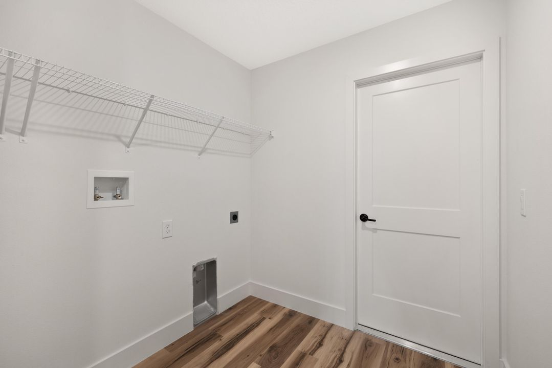 Activo con contrato: $2,400 (3 camas, 2 baños, 1805 Pies cuadrados)