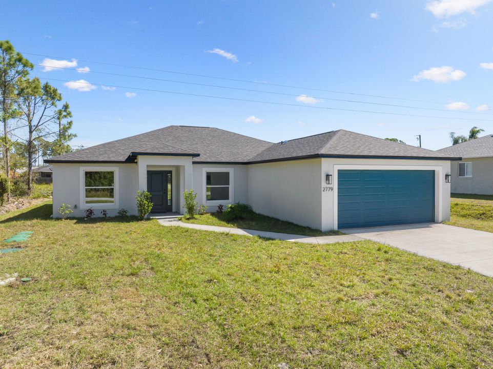 Activo con contrato: $2,400 (3 camas, 2 baños, 1805 Pies cuadrados)