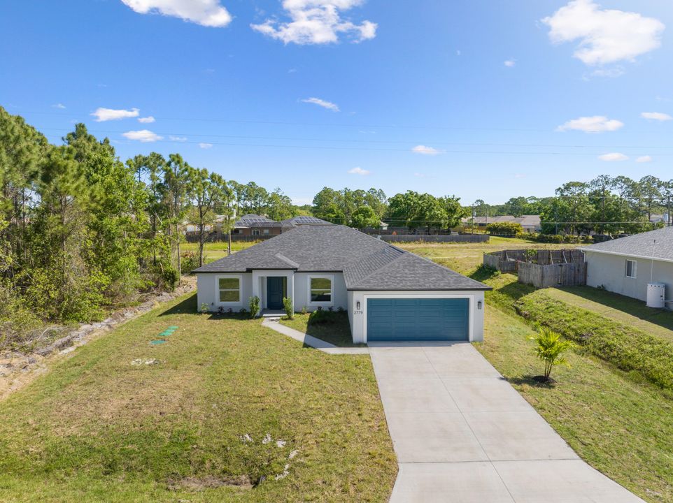 Activo con contrato: $2,400 (3 camas, 2 baños, 1805 Pies cuadrados)