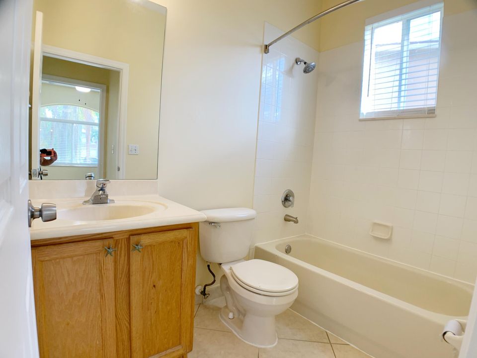 合同活跃: $3,950 (4 贝兹, 3 浴室, 2338 平方英尺)