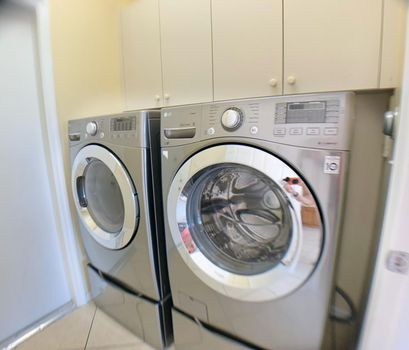 合同活跃: $3,950 (4 贝兹, 3 浴室, 2338 平方英尺)