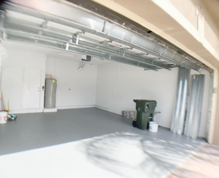 合同活跃: $3,950 (4 贝兹, 3 浴室, 2338 平方英尺)