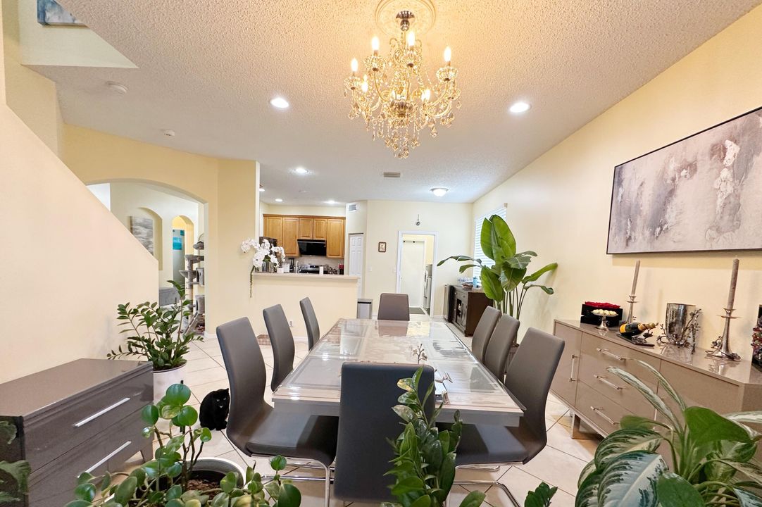 合同活跃: $3,950 (4 贝兹, 3 浴室, 2338 平方英尺)