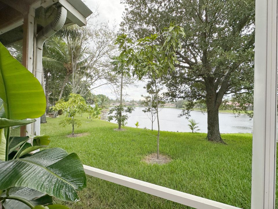 合同活跃: $3,950 (4 贝兹, 3 浴室, 2338 平方英尺)