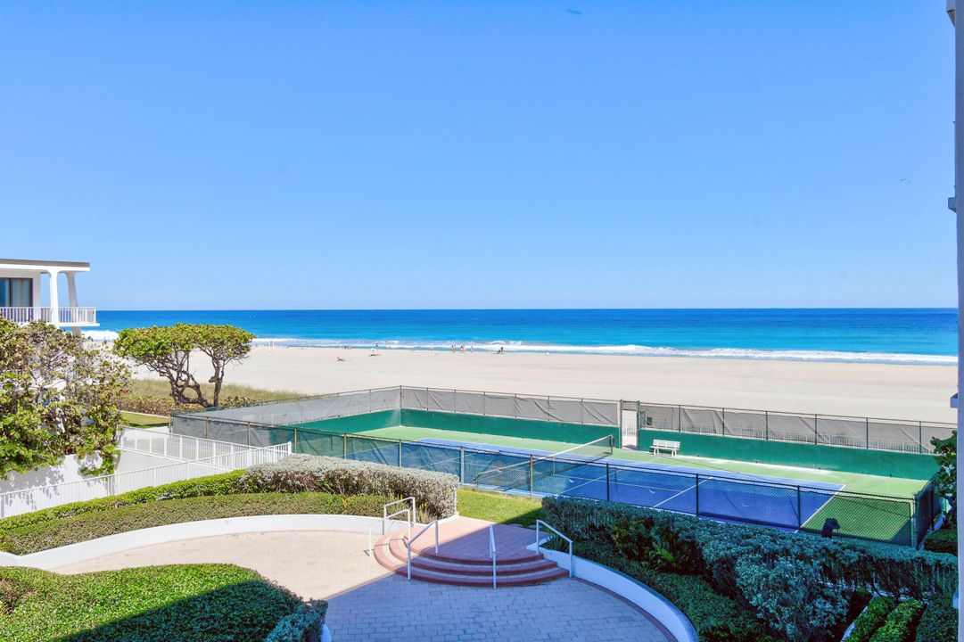 For Sale: $1,395,000 (2 beds, 2 baths, 1559 Square Feet)