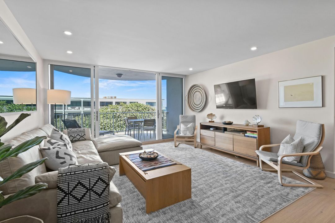 For Sale: $1,395,000 (2 beds, 2 baths, 1559 Square Feet)