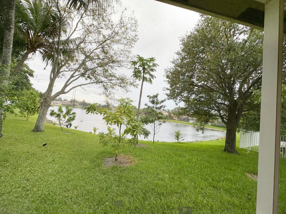 合同活跃: $3,950 (4 贝兹, 3 浴室, 2338 平方英尺)